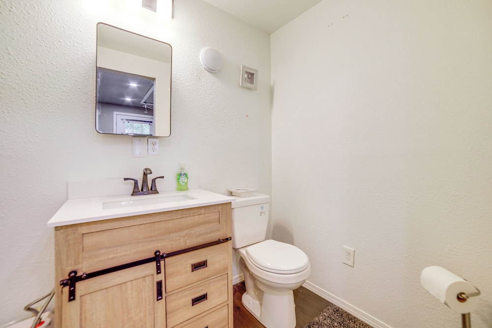 Cozy Tiny Home: 1 Mi to The Village at Meridian, photo 22