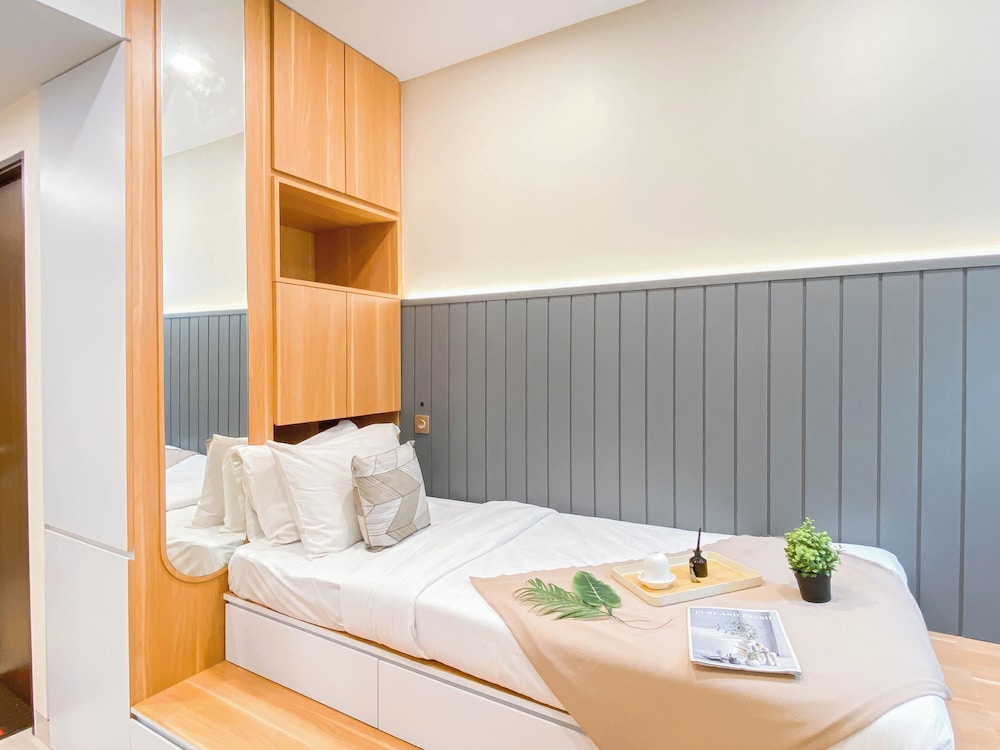 Chic And Cozy Studio At Apartment Transpark Cibubur