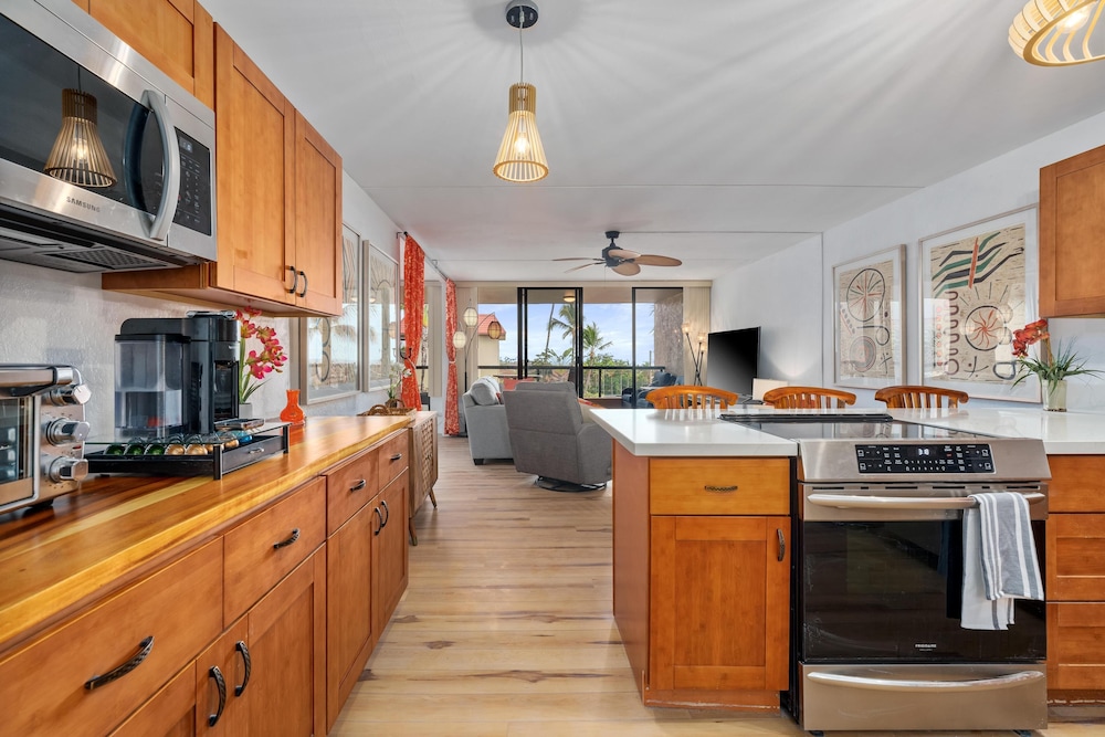 Cozy Hawaiian Unit! - Great Ocean View - Sleeps 4+ - Vrkcv