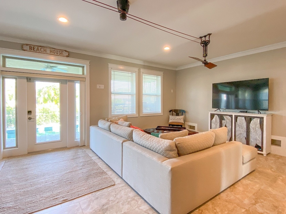 135 Island Escape: 5br Home W/ Pool And Spa! 5 Bedroom Home