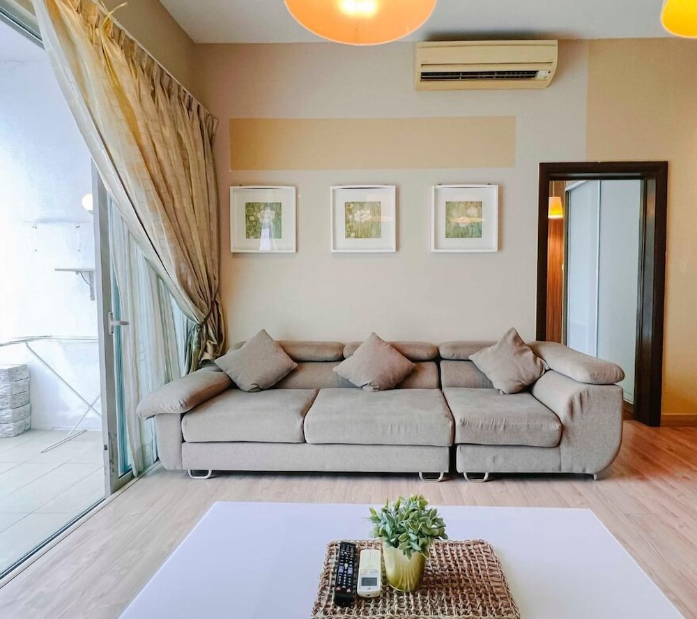 Regalia Residence The Sky Pool Suite