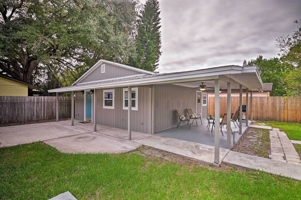 Walkable Winter Garden Bungalow: 3 Blocks to Dtwn view 2