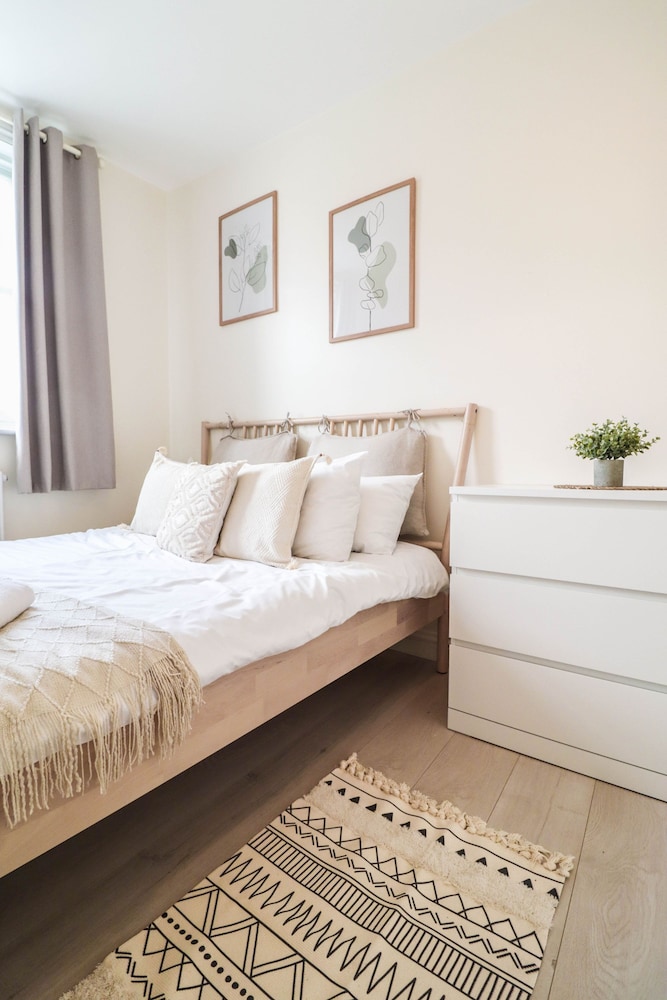 Right by Oval Station - 2 bed Flat Free Wifi