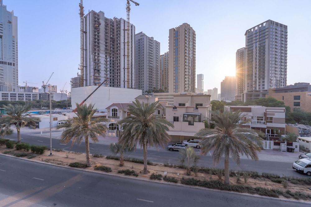 Stylish Minimalist 2-bedroom in Jumeirah Village Circle