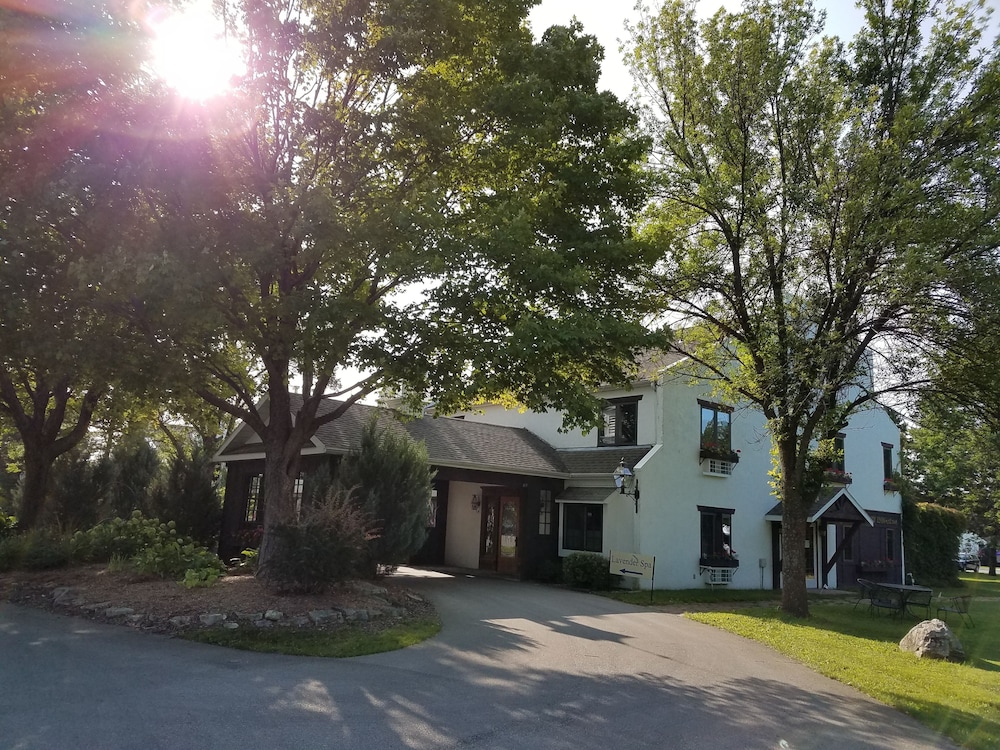 Settlement Courtyard Inn & Lavender Spa
