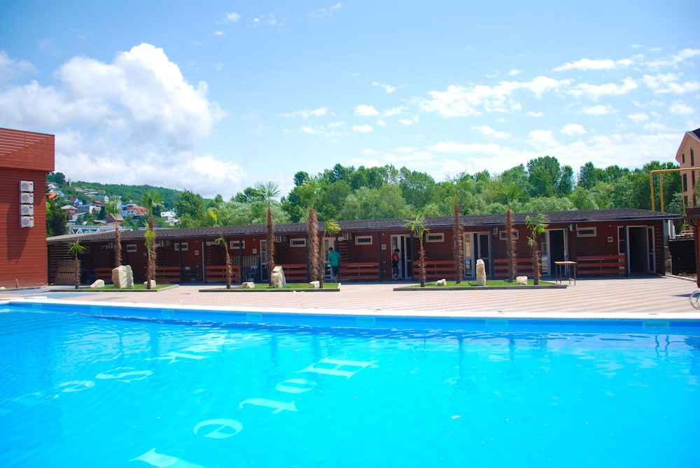Peak Season Hotel