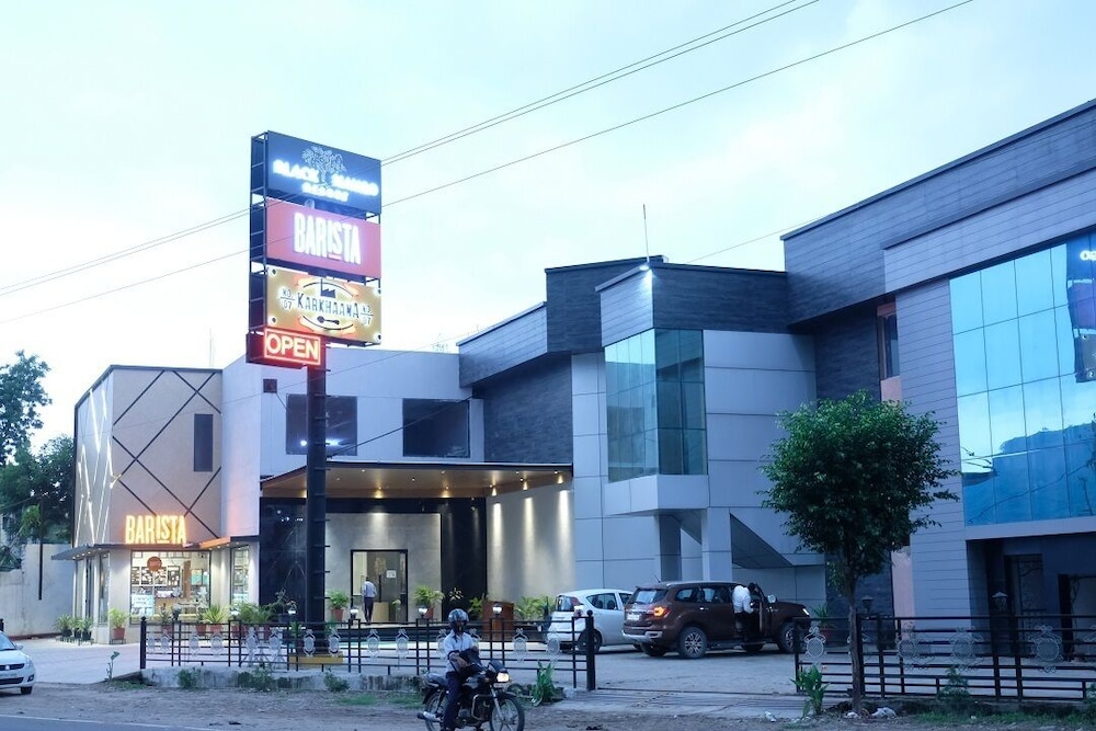Black Mango Resort