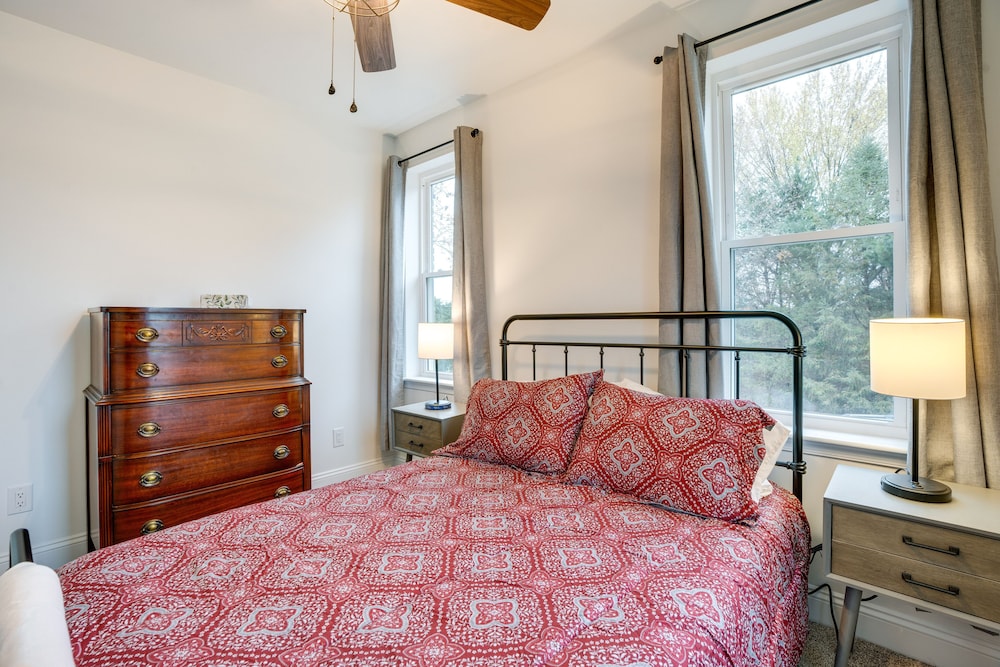 Family-friendly Hatfield Home: 3 Mi to Downtown! - Property Image 26