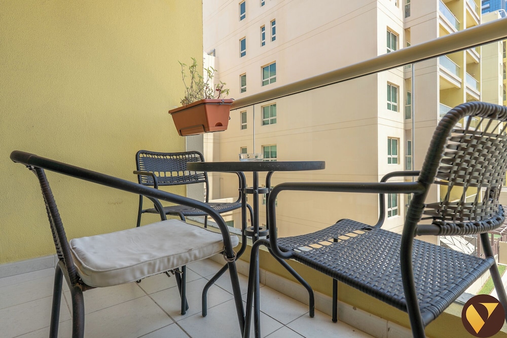 Modern 1 Bedroom Apartment in The Greens
