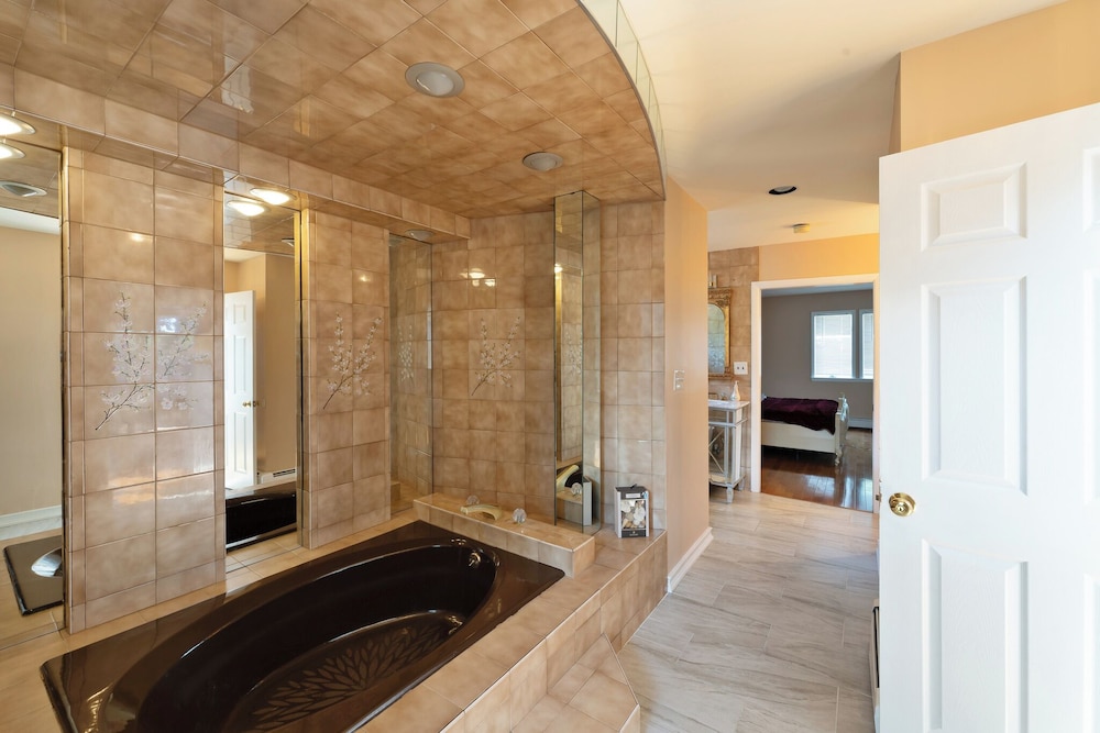 LUXURY BAY SHORE HOME