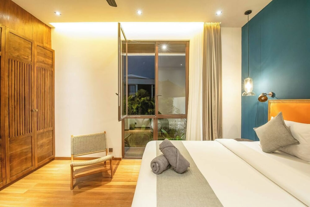Modern 3BR Villa Enclosed Living