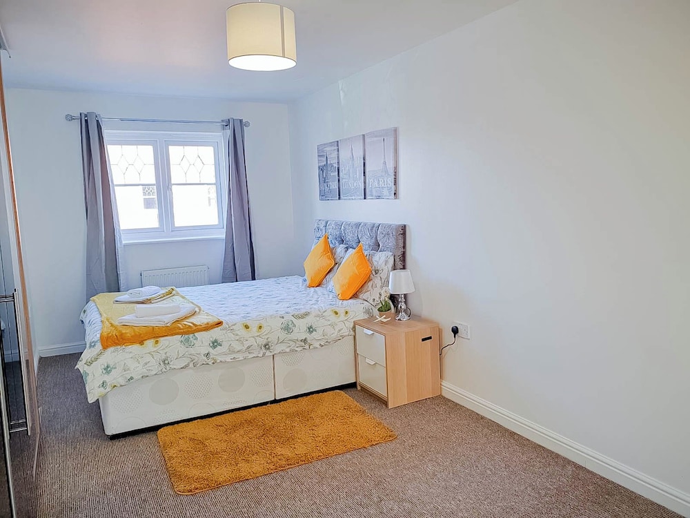 Airport Lounge - 3Bed 6 Persons view 3