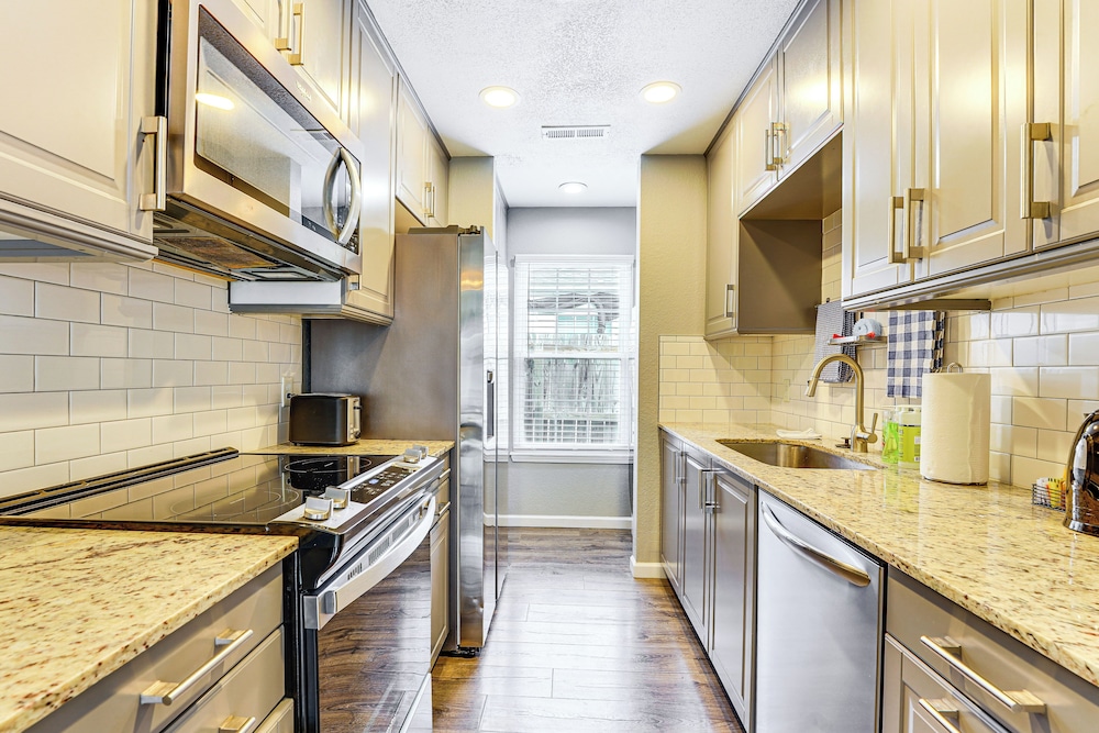 1 Mi to Dtwn: Bentonville Retreat w/ Patio