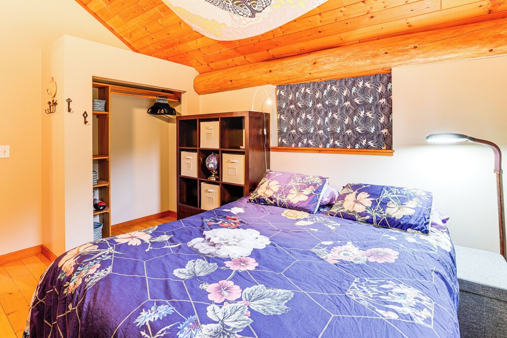 11 Mi to Olympic NP: Port Angeles Retreat w/ Deck