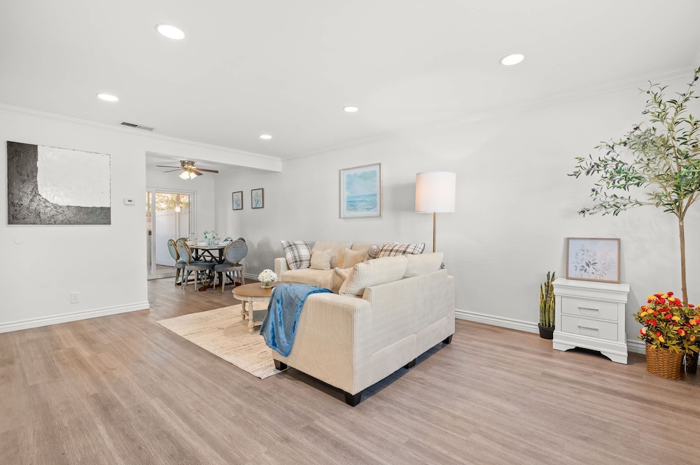 734 Glendora in Glendora