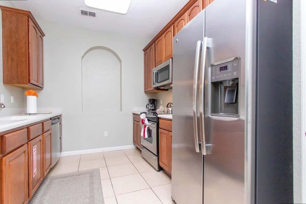 Spacious 2Bd Condo - Pool Hot Tub - Near I-drive