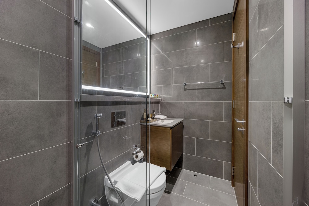Modern 1BR with Balcony Sobha Hartland