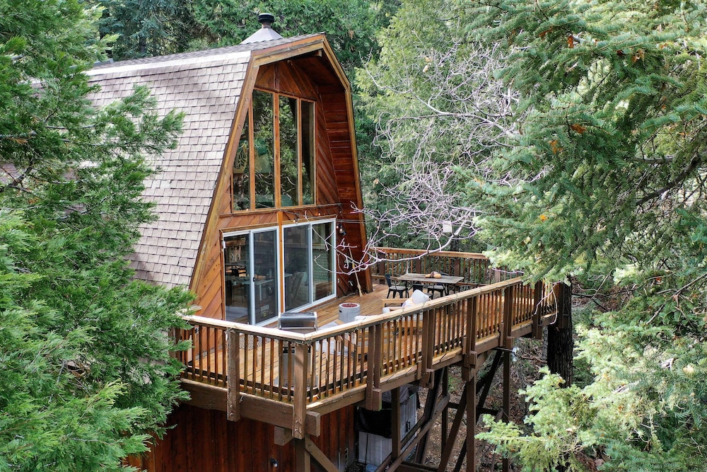 Cabin Vacation Rental: 4 Mi to Lake Arrowhead view 5