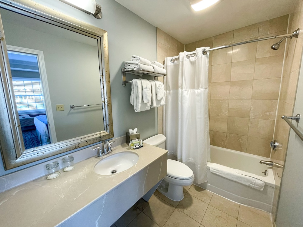 Water's Edge Resort & Spa
