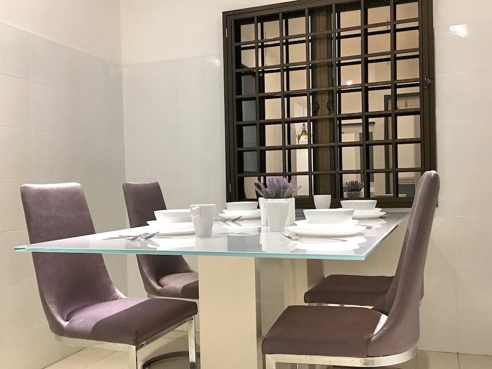 iBook8 Superior 1 Bedroom Gurney Suites by iBook Homestay