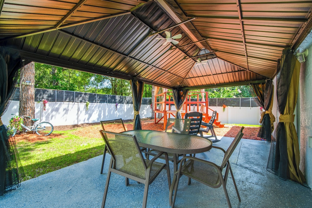8 Mi to Silver Springs: Tranquil Home w/ Gazebo