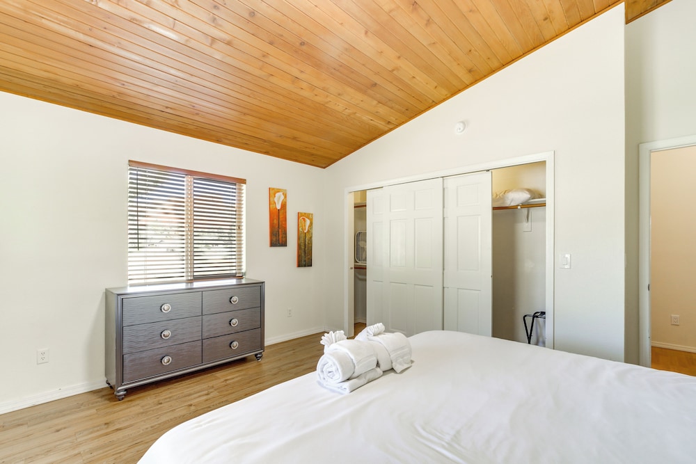 Castle Rock Views: Sedona Retreat w/ Hot Tub!
