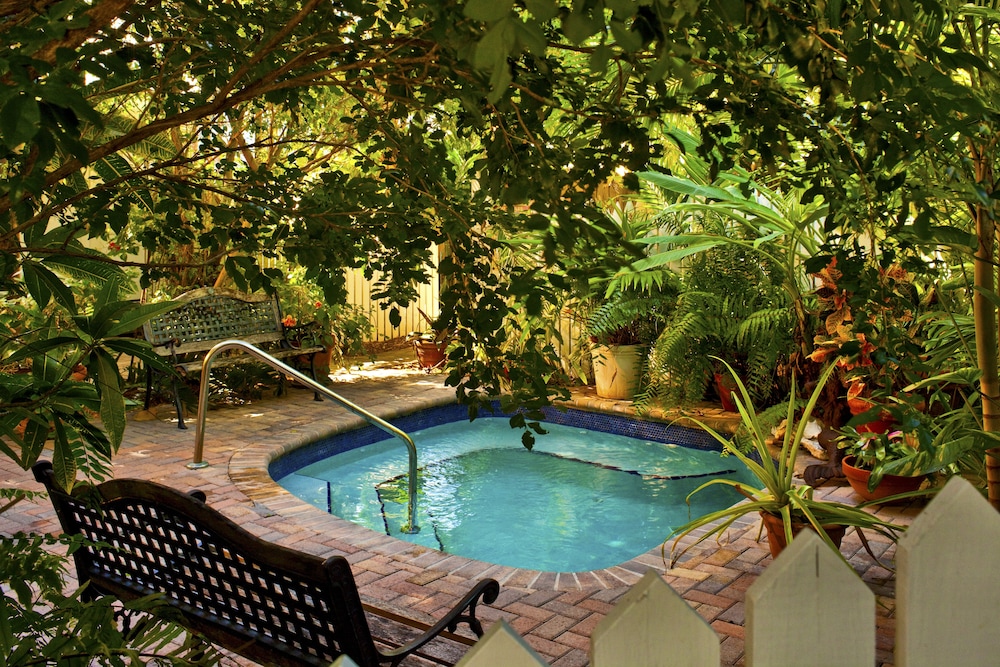 Tropical Inn