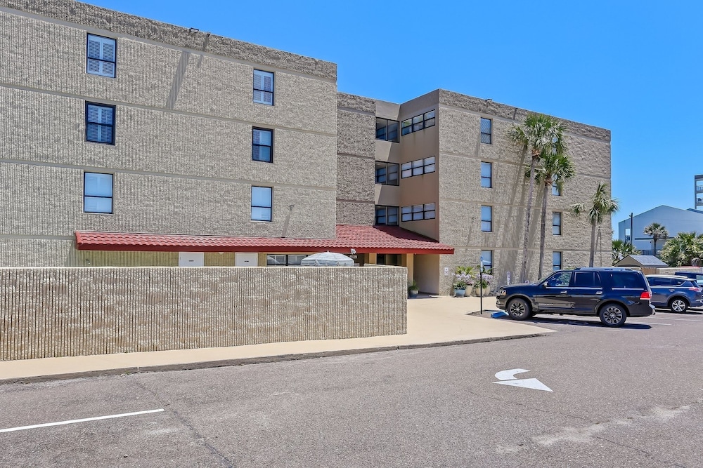 Ketch Courtyard 302 2 Bedroom Condo