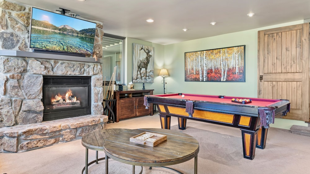 Terra Furma Luxury Vacation At Windcliff 4 Bedroom Home by RedAwning view 5