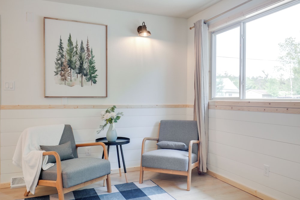 Snowmobile Trail On-site: Cozy Post Lake Retreat