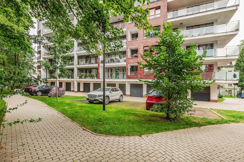 Riverside Deluxe Apartment by Renters view 4