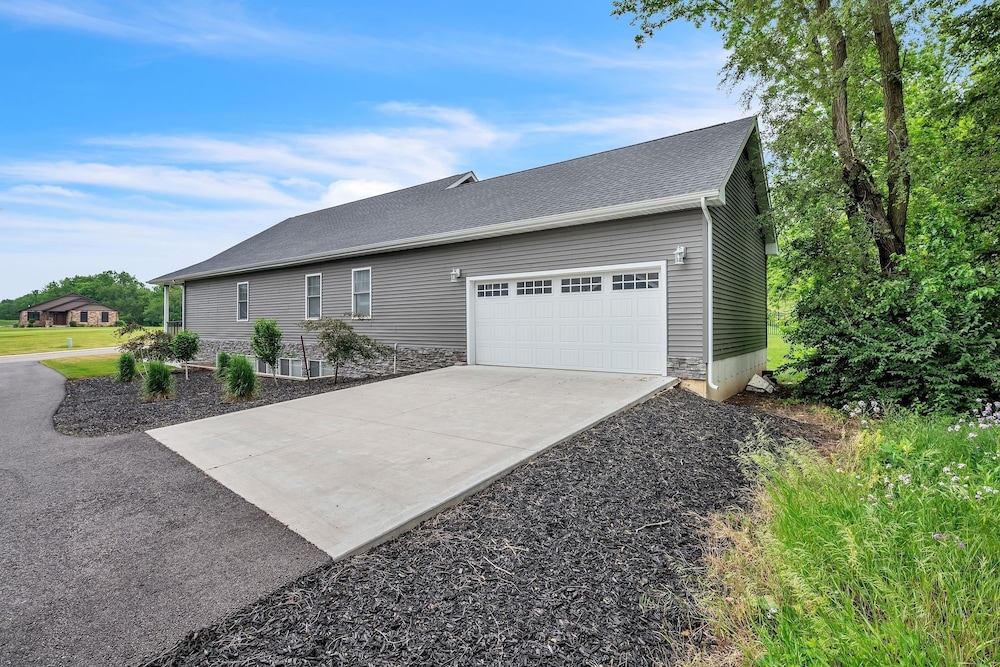 Pet-friendly Getaway With Golf & Private Patio Retreat 4 Bedroom Home