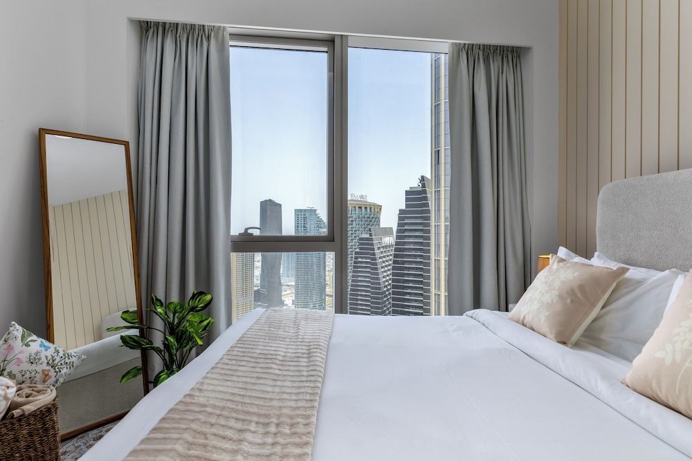 Maison Privee Sky-High Elegance w/ Unrivaled Burj Khalifa Views