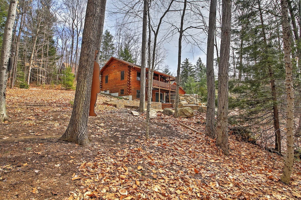 Rustic North Conway Cabin < 3 Mi to Cranmore Mtn! view 2
