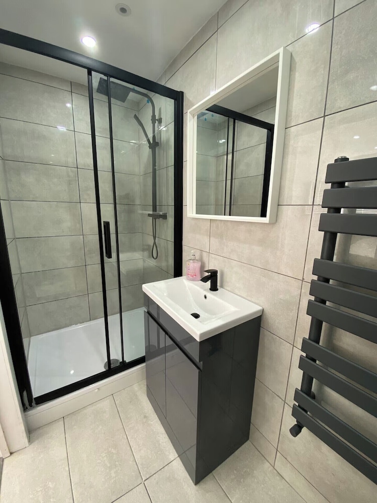 Luton City Retreat - Spacious 3 Bedroom Apartment