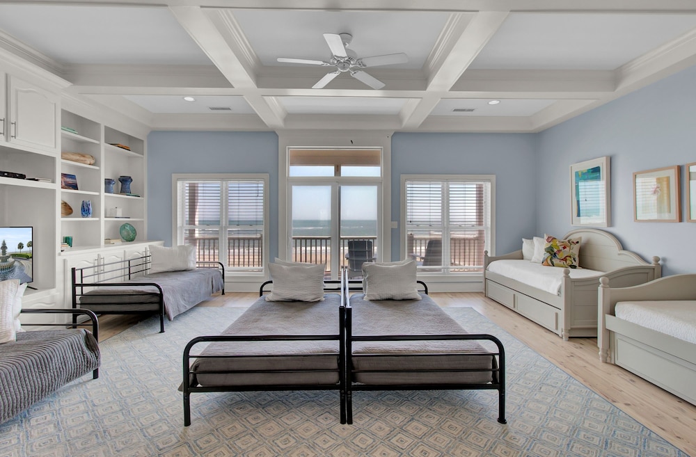 114 Ocean Boulevard by Avantstay Beachfront Infinity Pool Basketball Court Recently Renovated