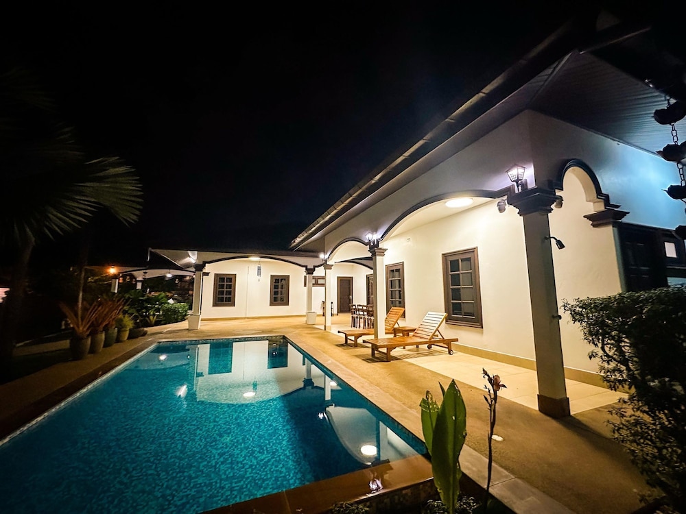 Kesorn Charming Authentic Thai Pool Villa Phuket