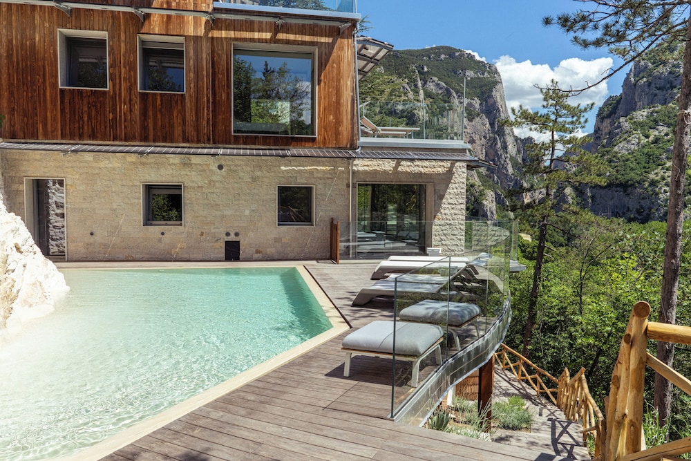 LA FORESTALE Luxury Ecolodge