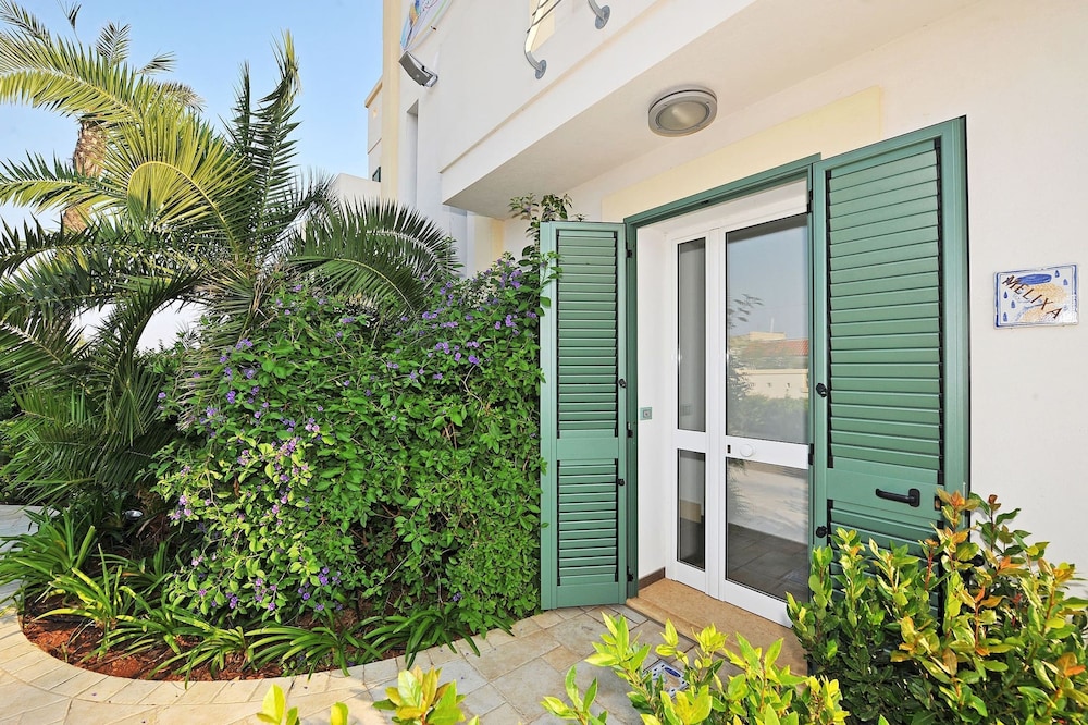 Arainn Lupiae - House for 3 Guests in Residence With Pool