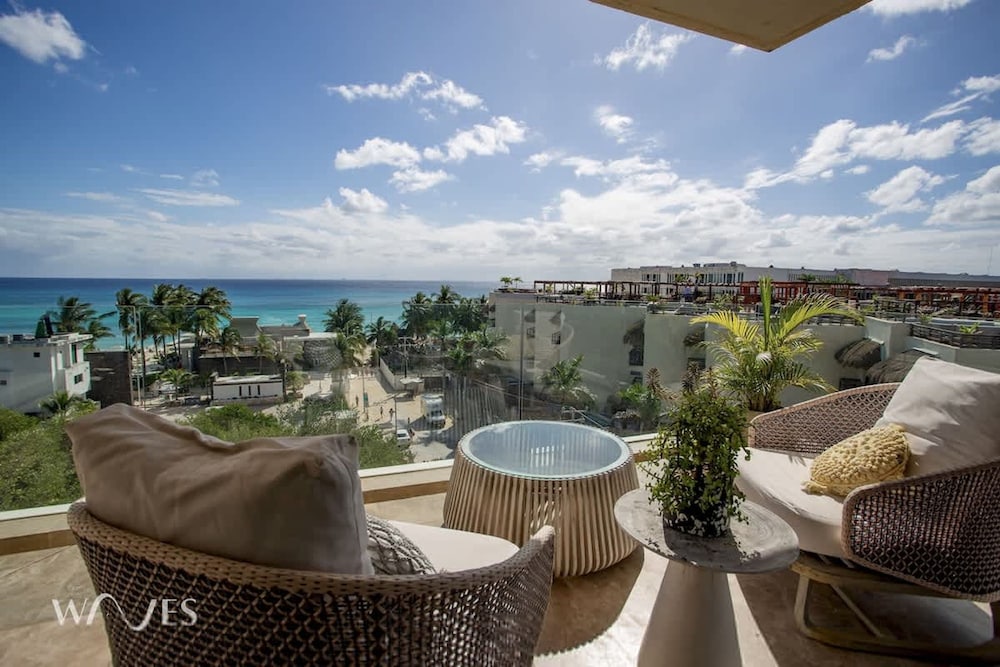 3 Br Ocean Front PH With Stunning Views