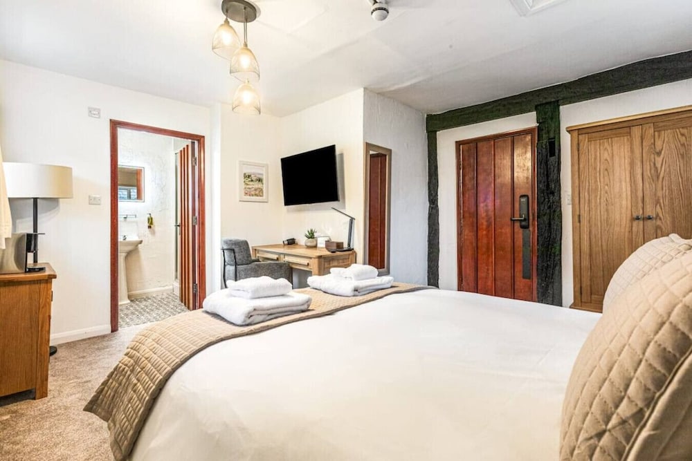 The George Inn Hotel Rooms - Room 3