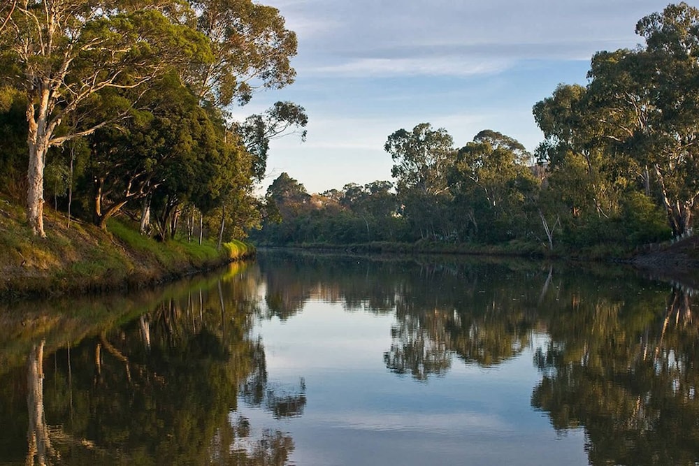 A Cozy 2BR Home Next to The Yarra River