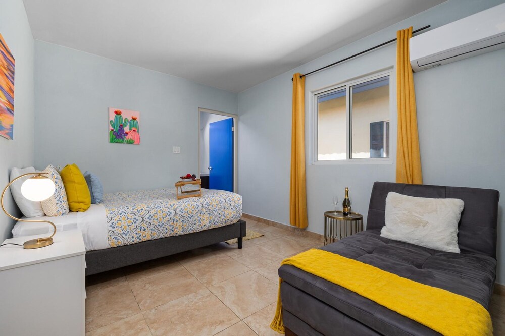 Tranquil 2br2ba Close to the Beach Shared Pool
