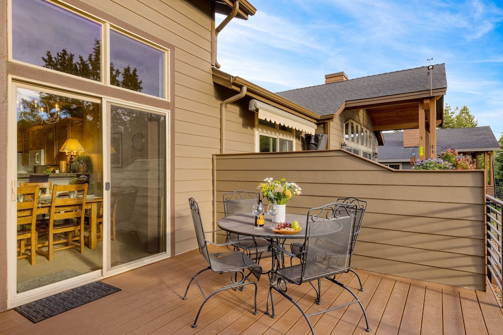 Forest Ridge Loop by Avantstay Hot Tub Private Community Amenities