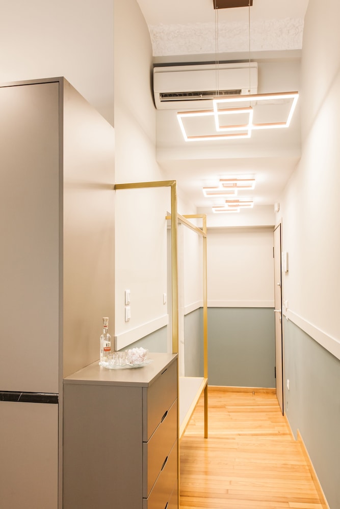 Step One - Luxury Suites right in the heart of Acropolis next to metro station