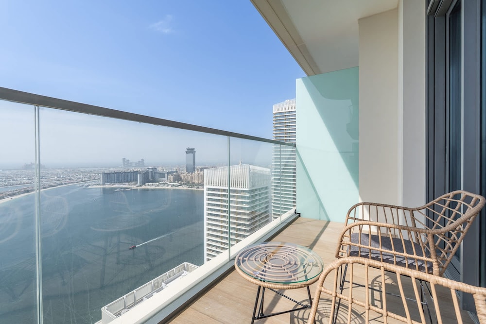 1 Bedroom in Marina Vista With Gorgeous Palm Views