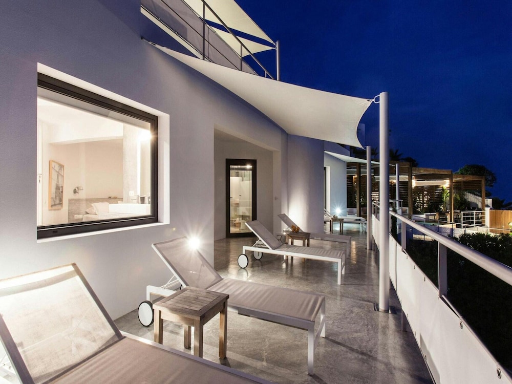 Holiday Home With Private Jacuzzi