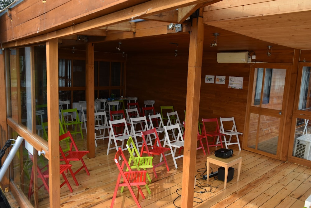 ArkaBarka Floating Hostel and Apartments