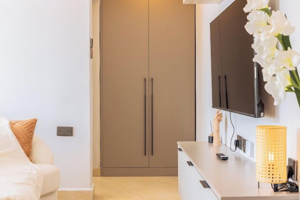 Lux Suites Studio City Apartments