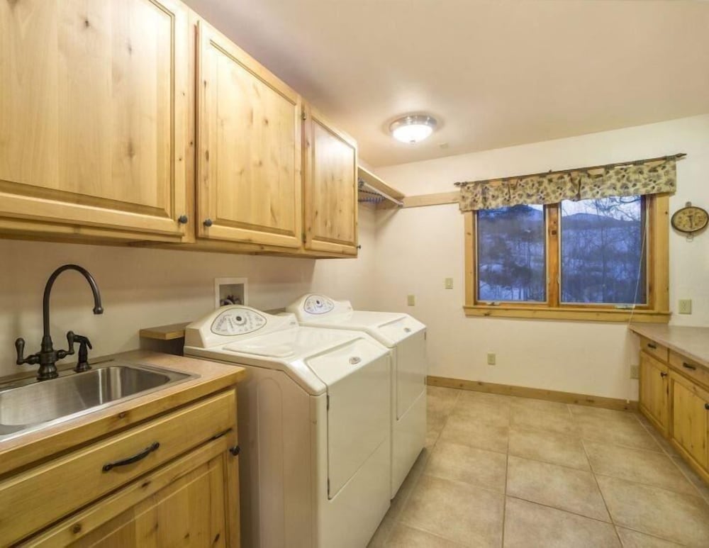 Aspen View Lodge 4 Bedroom Apartment by Key to the Rockies